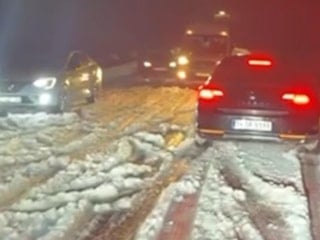 Şanlıurfa'da dolu ve kar yağışı etkili oldu