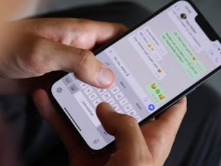 WhatsApp,   iPhone'larda otomatik çeviri özelliğini test ediyor