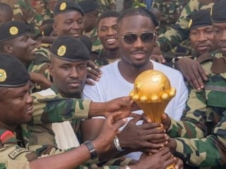 Afrika Uluslar Kupası, Senegal ordusuna geçti