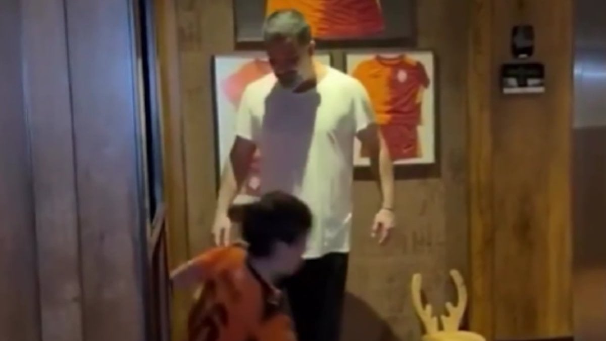 Arda Turan, oğluyla maç yaptı