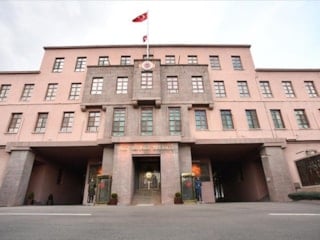 MSB: Katar'da düşen helikopterde 3 Türk şehit oldu