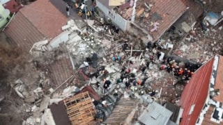 İstanbul Fatih'te iki bina çöktü