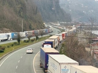 Artvin'deki Sarp Sınır Kapısı'nda bayram yoğunluğu