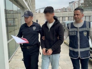 Samsun'da yan bakma kavgasında 17 yaşındaki çocuk boynundan bıçaklandı