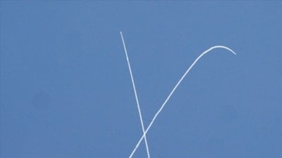 Birleşik Arap Emirlikleri, İran kaynaklı 4 füze ve 25 İHA'nın etkisiz hale getirildiğini açıkladı