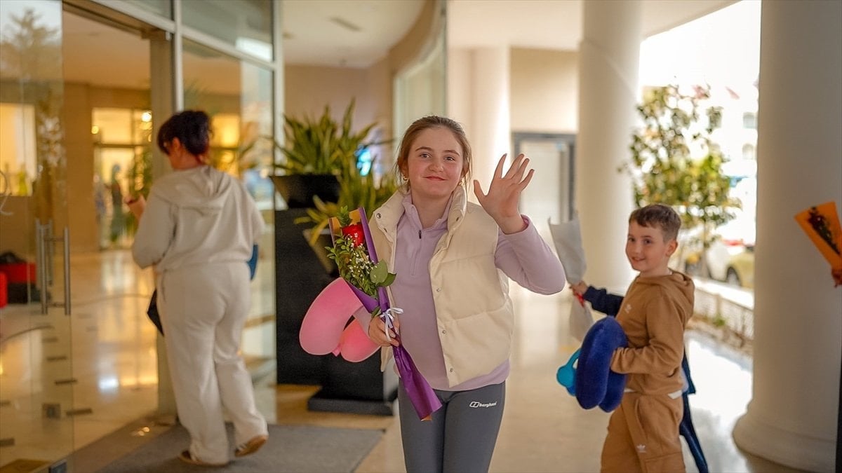 Marmaris tatil sezonunu İngiltere'den gelen turist grubuyla açtı