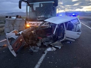 Niğde'de yolcu otobüsüyle otomobil çarpıştı: 1 ölü, 2 ağır yaralı