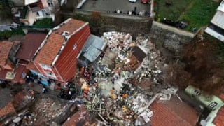 Fatih'te 2 bina çöktü: Soruşturma başlatıldı