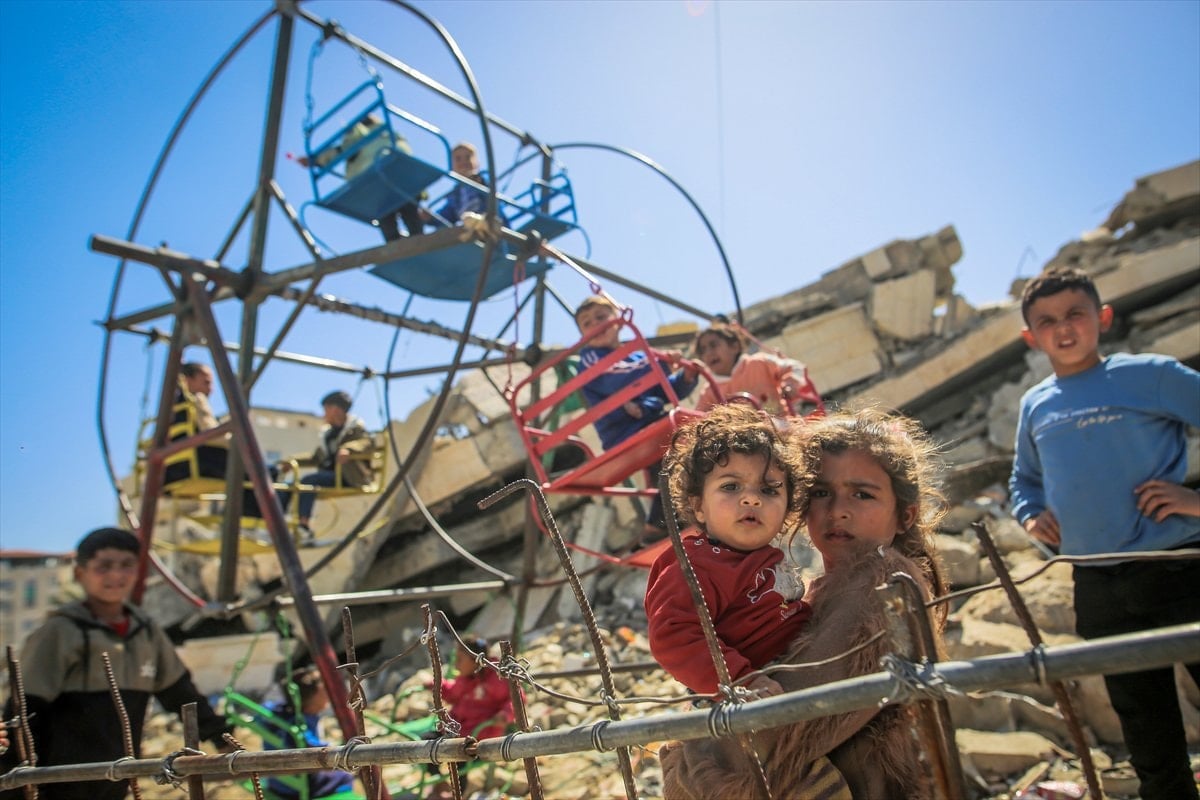 Gazze’de enkazın ortasında bayram sevinci