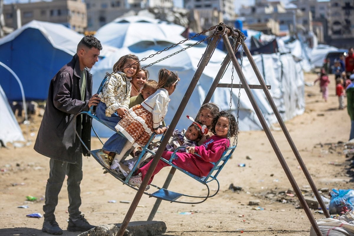 Gazze’de enkazın ortasında bayram sevinci