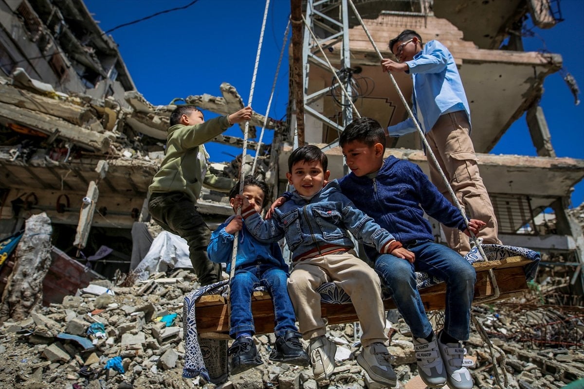 Gazze’de enkazın ortasında bayram sevinci