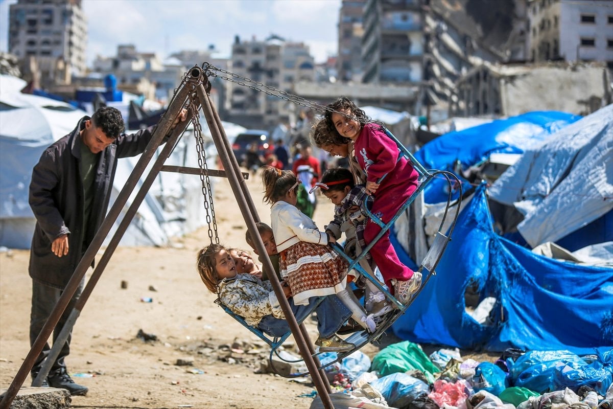 Gazze’de enkazın ortasında bayram sevinci
