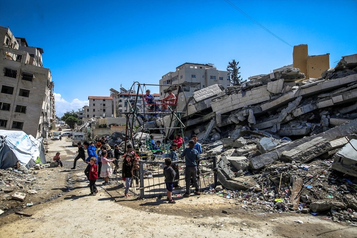 Gazze’de enkazın ortasında bayram sevinci