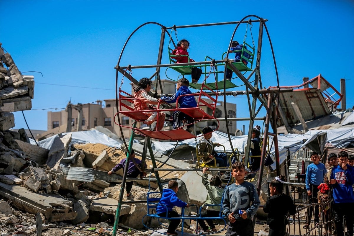 Gazze’de enkazın ortasında bayram sevinci