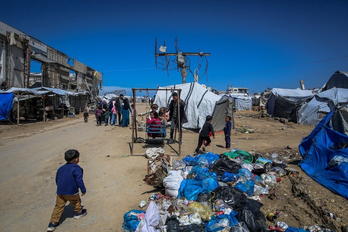 Gazze’de enkazın ortasında bayram sevinci