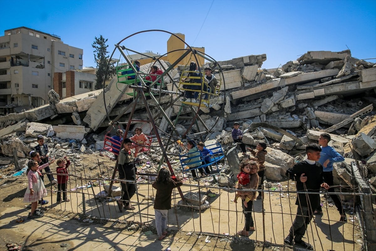 Gazze’de enkazın ortasında bayram sevinci