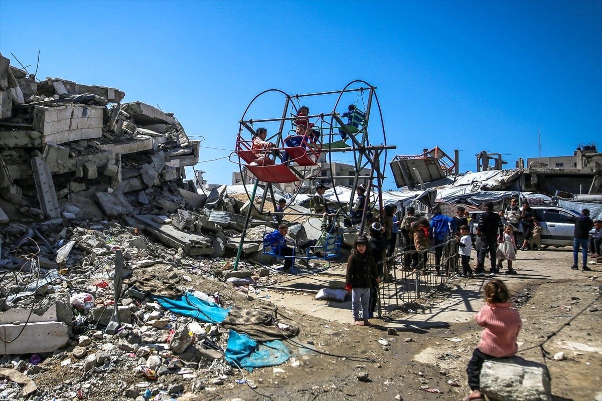 Gazze’de enkazın ortasında bayram sevinci