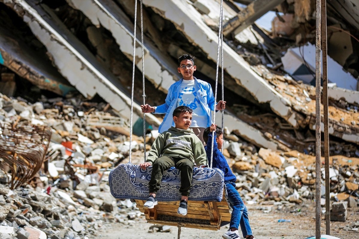 Gazze’de enkazın ortasında bayram sevinci