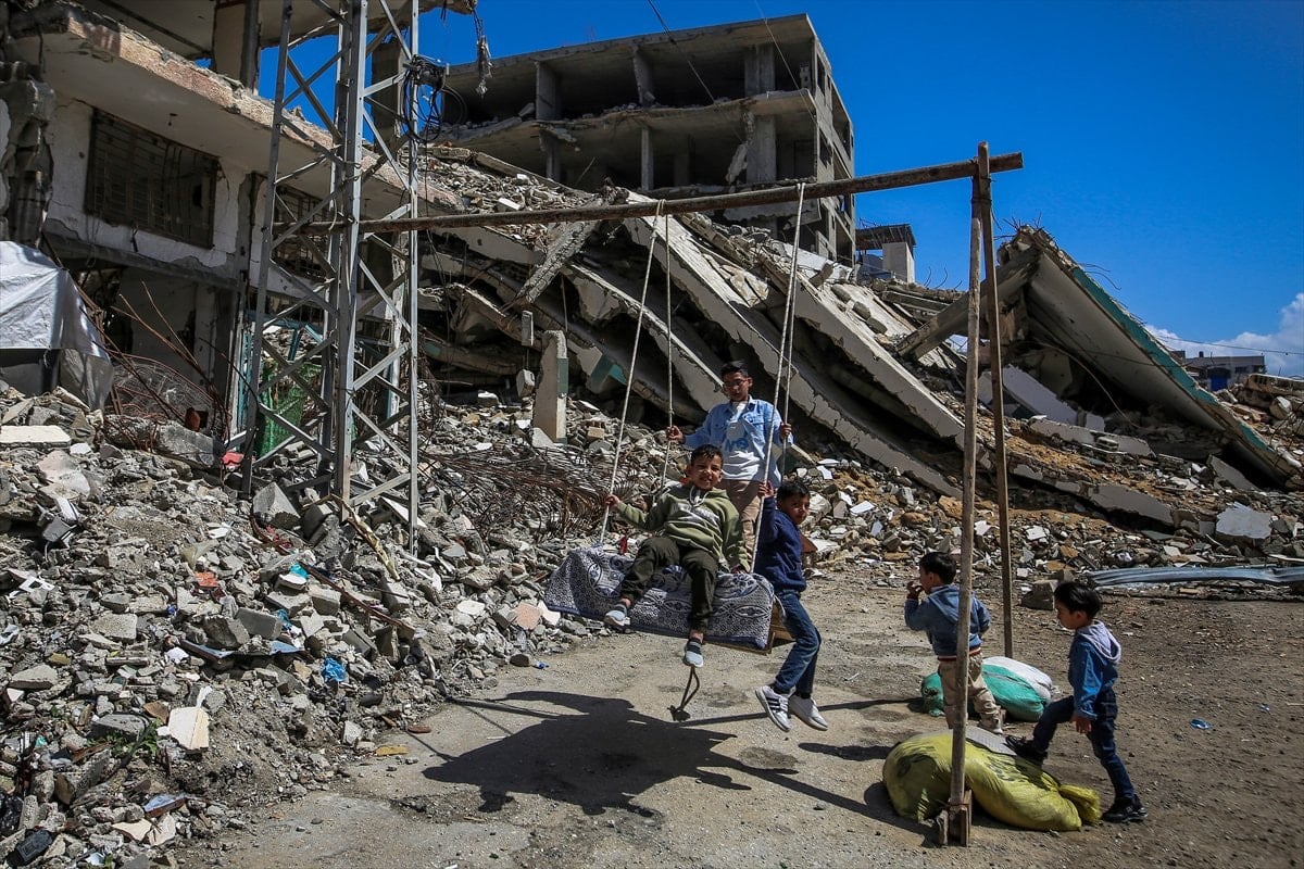 Gazze’de enkazın ortasında bayram sevinci