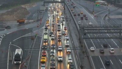 İstanbullular bayramın son gününde yola koyuldu: Çamlıca gişelerinde yoğunluk oluştu