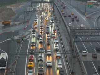 İstanbullular bayramın son gününde yola koyuldu: Çamlıca gişelerinde yoğunluk oluştu