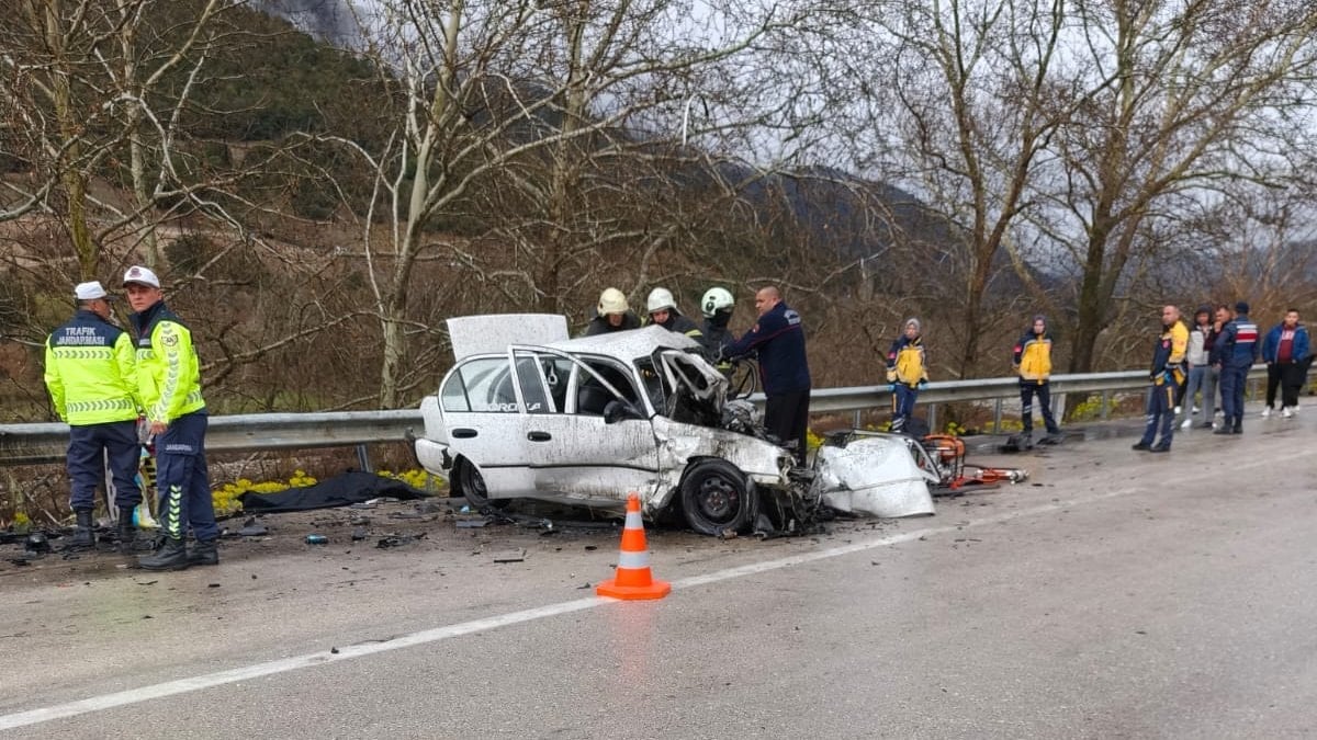 Isparta'daki trafik kazasında nişanlı çift yaşamını yitirdi