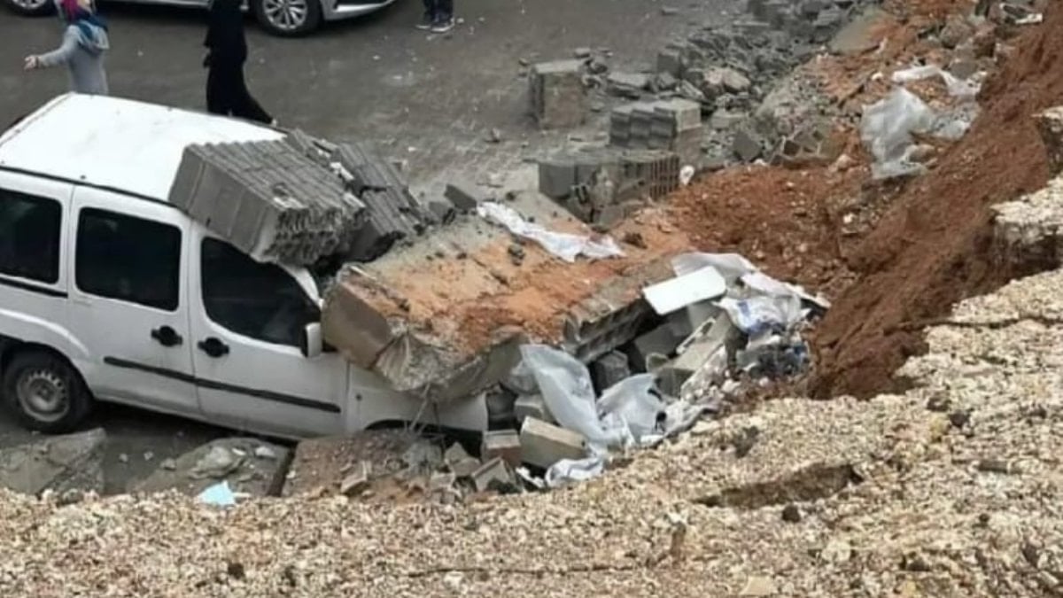 Şanlıurfa’da aşırı yağış istinat duvarını yıktı