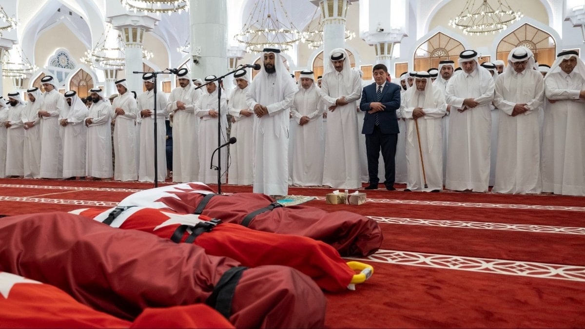 Katar'da düşen uçakta şehit olanlar için cenaze namazı kılındı