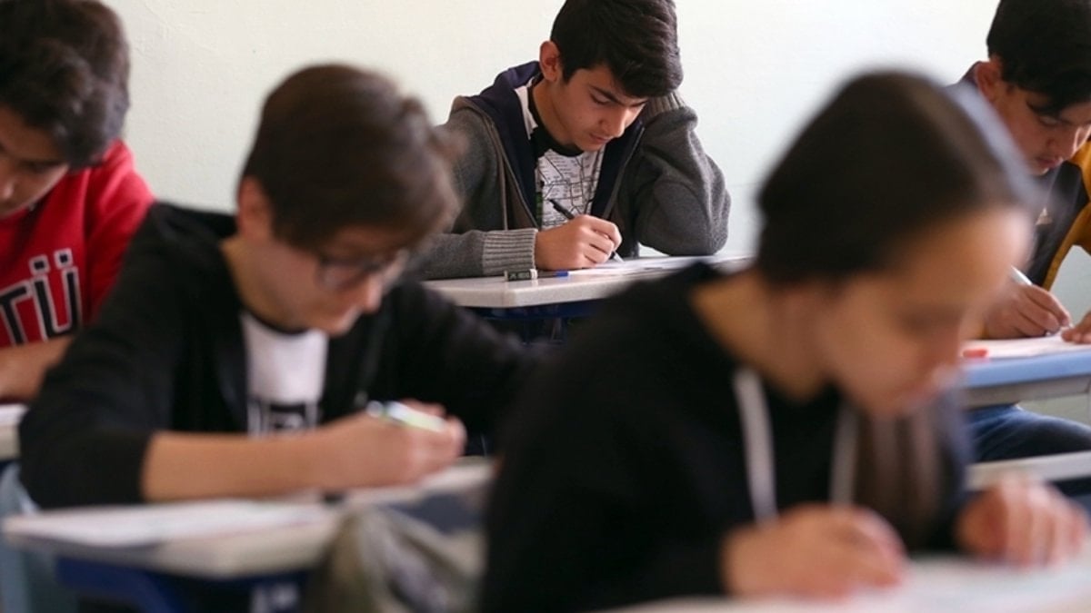 Okullarda ikinci ara tatil sona erdi: Ders zili yeniden çaldı