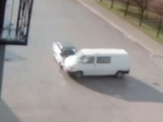 Karaman’da kavşakta kaza: 2 yaralı, çarpışma kamerada