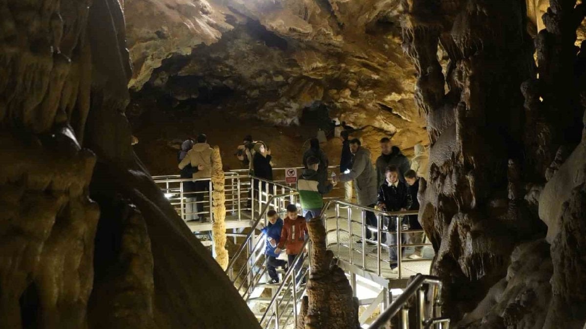 Şifalı mağara ziyarete açıldı: Nefes darlığı çeken buraya koşuyor