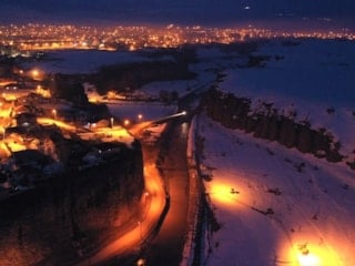 Baharın ortasında karla kaplanan Murat Kanyonu, drone'la gece ve gündüz görüntülendi