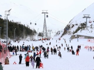 Palandöken’de bayram keyfi: 279 santimetrelik karla bahar tatili