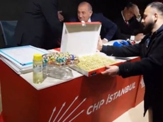 Gürsel Tekin'den "baklava kutusu" yorumu: Milletin önünde aç