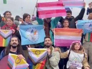 LGBT'li grup Nevruz etkinliğine katıldı: Ay, ayol, azadi