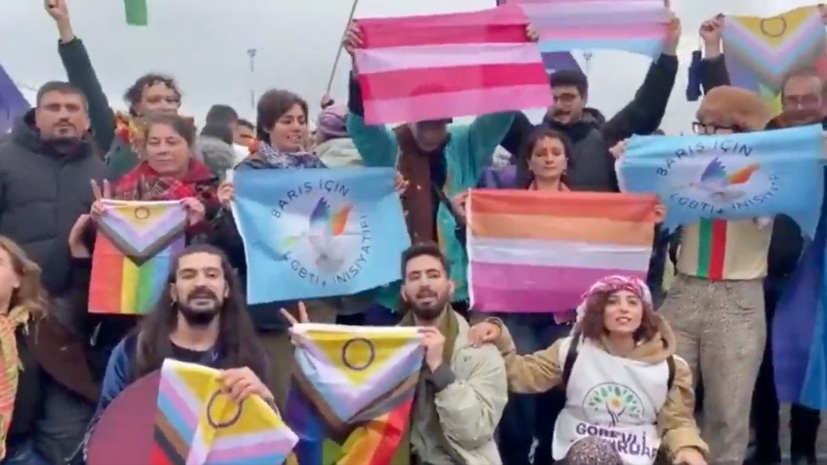 LGBT'li grup Nevruz etkinliğine katıldı: Ay, ayol, azadi