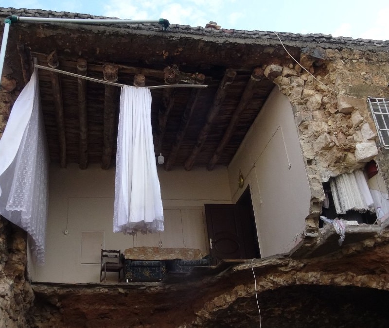 Batman'da sağanak yüzünden ev çöktü