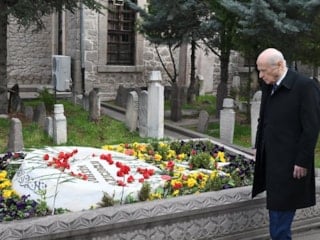 Devlet Bahçeli, Muhsin Yazıcıoğlu'nun kabrini ziyaret etti