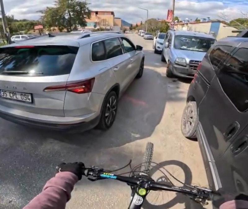 İzmir'de bisikletli genci sıkıştırıp aracından indi: 180 bin lira ceza kesildi