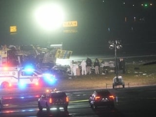 ABD'de iniş yapan uçak, itfaiye aracına çarptı: Pilotlar hayatını kaybetti