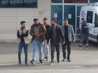 Antalya'da kızı ve 5 torununun cenazesini teslim alan adam yürekleri dağladı