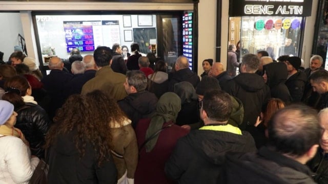 Altın düşer düşmez Kapalıçarşı’ya akın: Kuyruklar oluştu, talep patladı