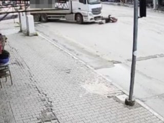 Osmaniye'de kamyonun altında kalan motosikletli yaşamını yitirdi