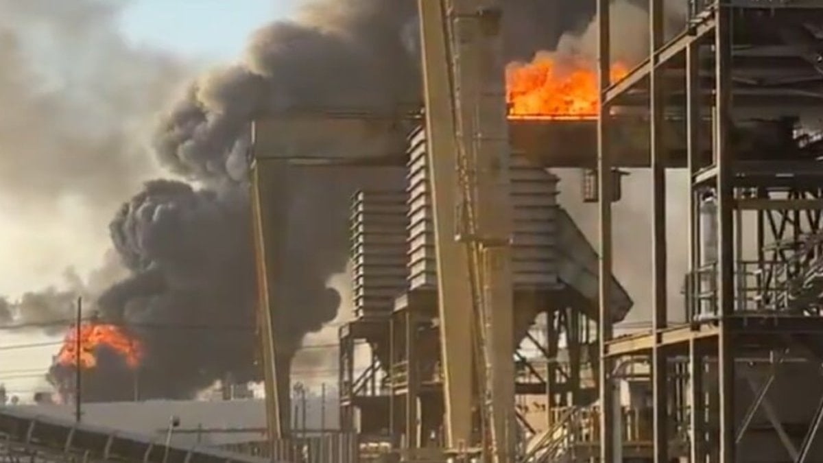 ABD'nin Teksas eyaletinde petrol rafinerisinde patlama yaşandı