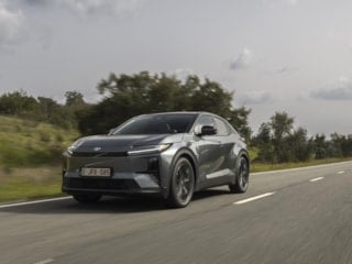 Tamamen elektrikli Toyota C-HR+ Avrupa'da satışa çıktı