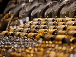 Trump'ın müdahalesi altının düşüşünü durduramadı! Savaşın 25. gününde altın fiyatları