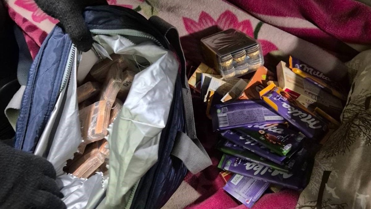 Edirne'de sınır kapısında çikolata dolu çantadan 220 bin euro çıktı