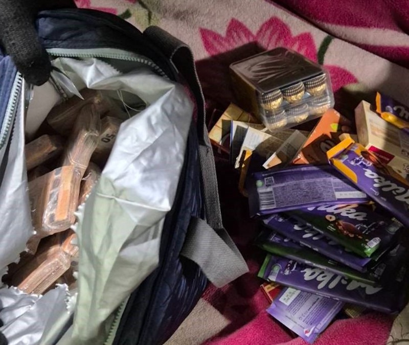 Edirne'de sınır kapısında çikolata dolu çantadan 220 bin euro çıktı