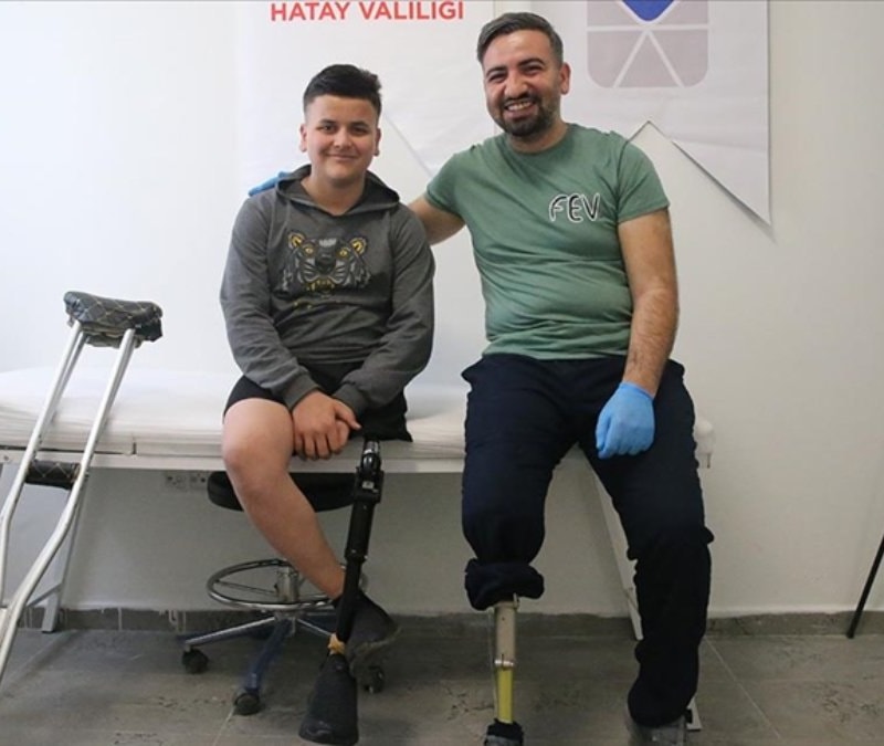 Malatya'da ampute teknikeri, depremzedelere destek oluyor