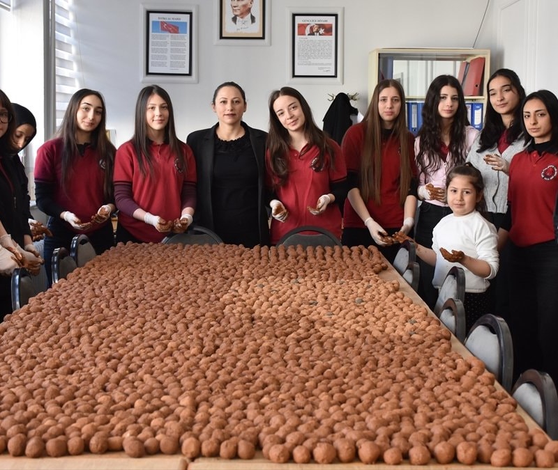 Trabzonlu öğrencilerden doğaya umut: 20 bin tohum topu hazırlandı